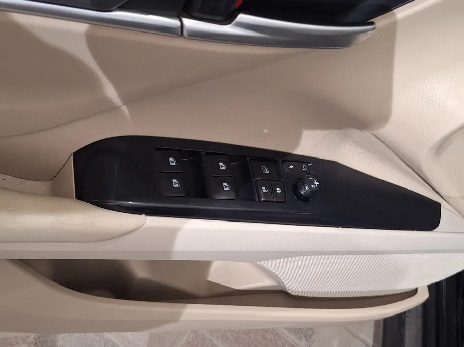 2019 Toyota Camry  GLE 