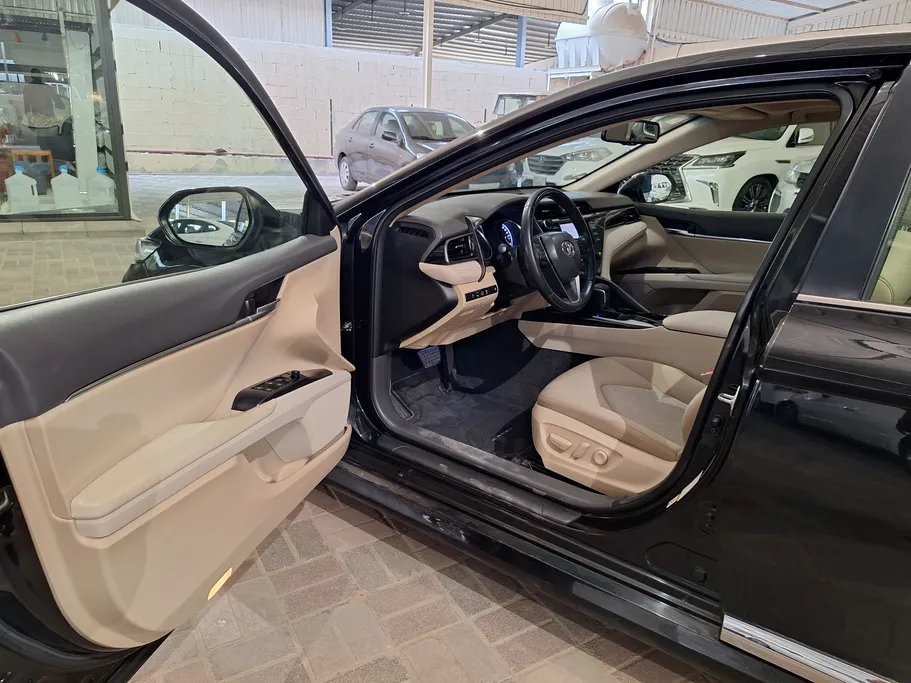 2019 Toyota Camry  GLE 