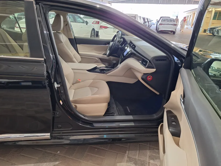 2019 Toyota Camry  GLE 