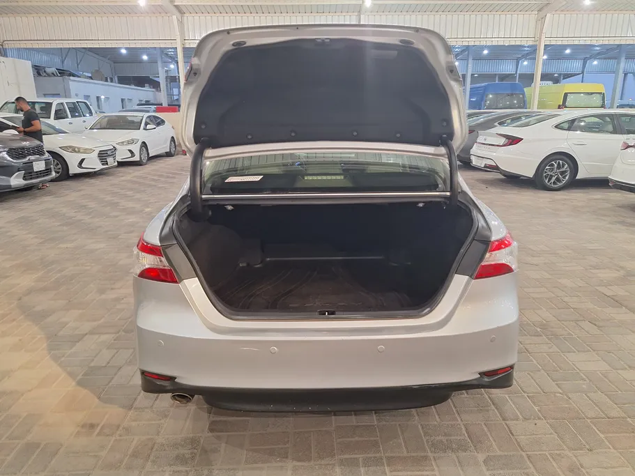2020 Toyota Camry  LE HEV 