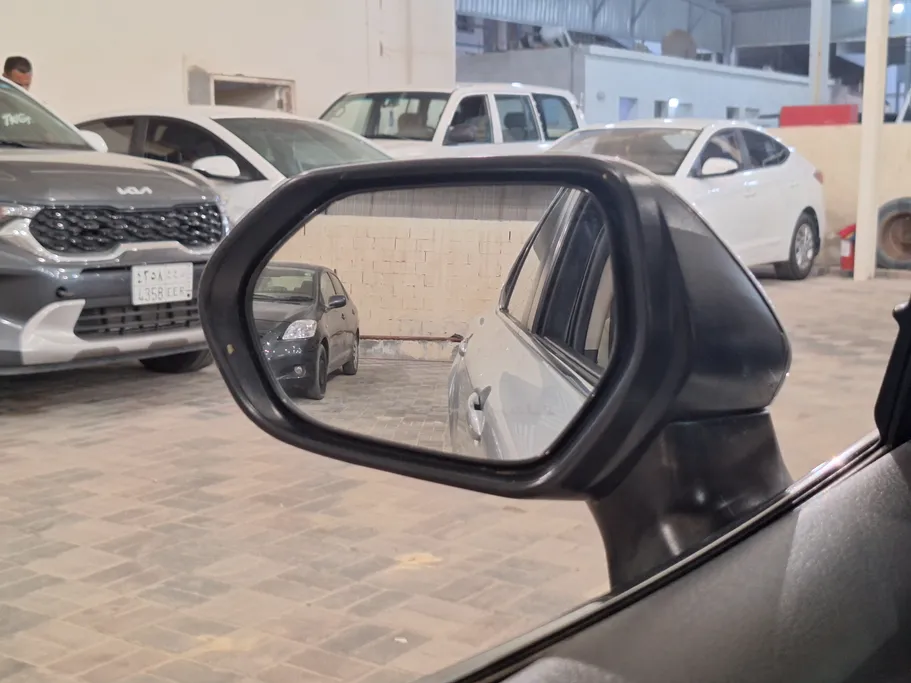 2020 Toyota Camry  LE HEV 