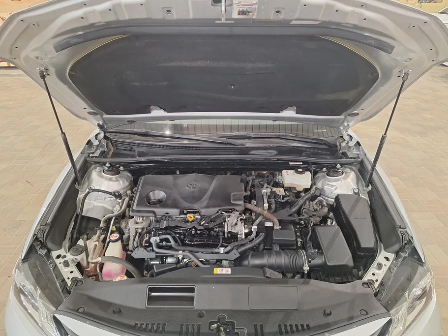 2020 Toyota Camry  LE HEV 
