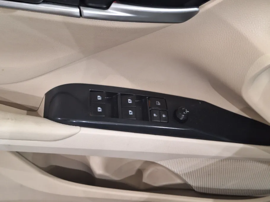 2020 Toyota Camry  LE HEV 