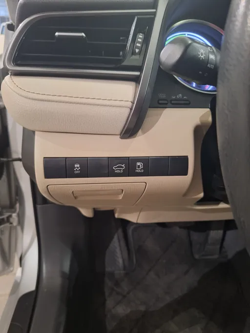 2020 Toyota Camry  LE HEV 
