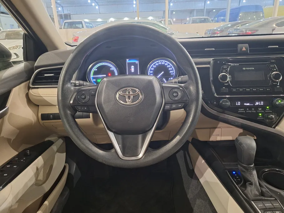 2020 Toyota Camry  LE HEV 