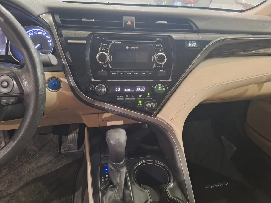 2020 Toyota Camry  LE HEV 