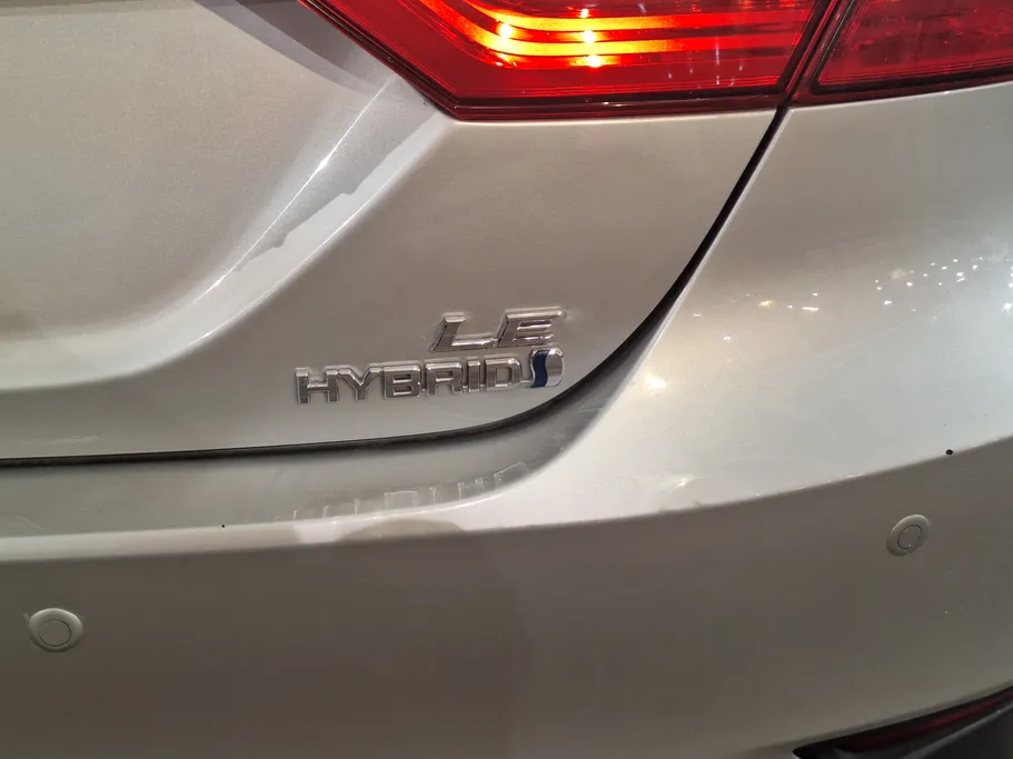 2020 Toyota Camry  LE HEV 