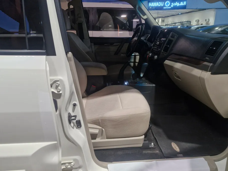2022 Mitsubishi Pajero GLS 5Doors 