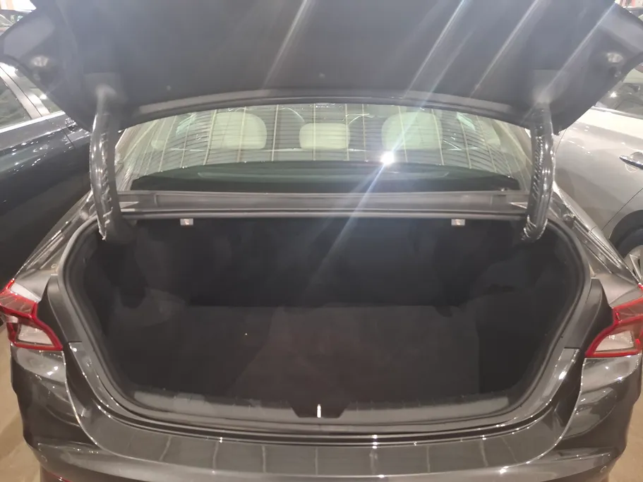 2023 Kia K5 GL 