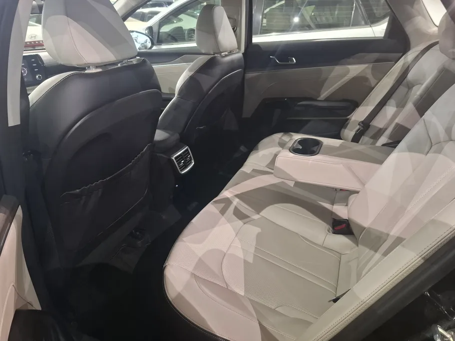 2023 Kia K5 GL 
