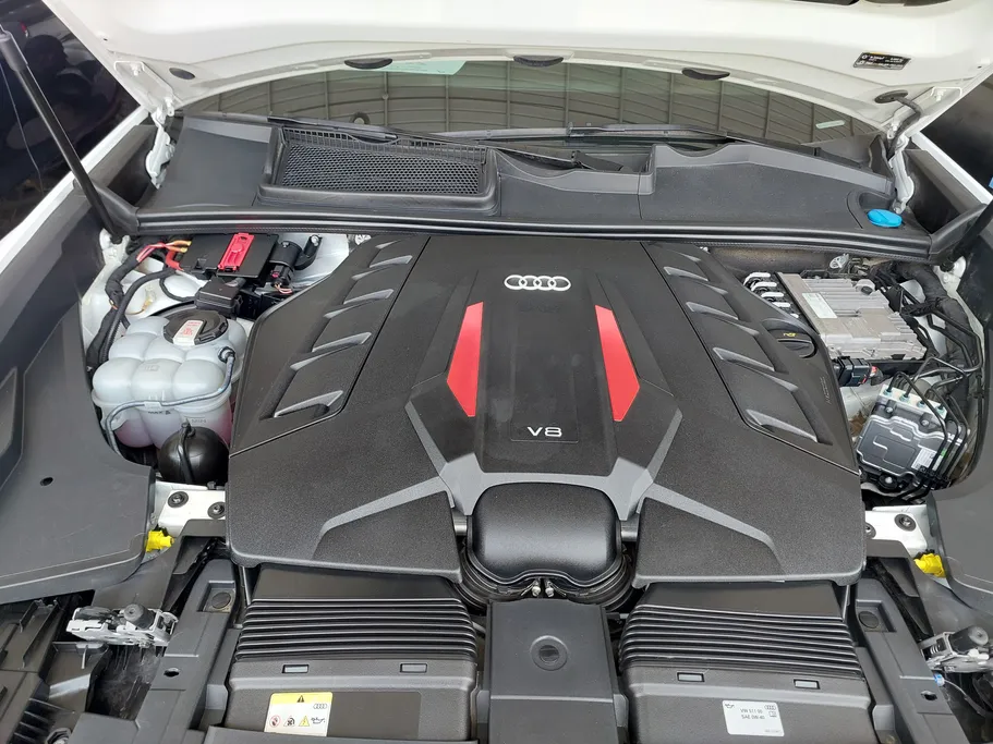2023 Audi Q8 S Line 