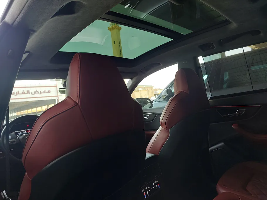 2023 Audi Q8 S Line 