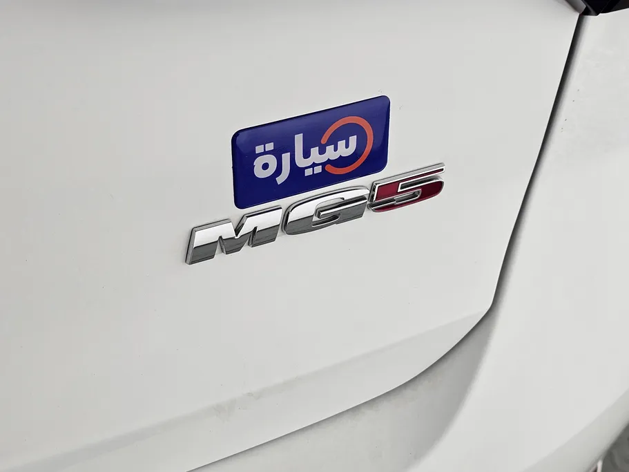 2022 ام جي 5 STD 