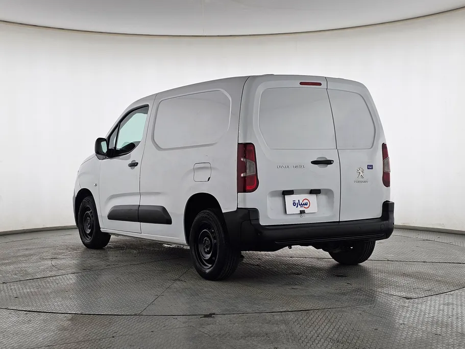 2023 Peugeot Partner Short van 