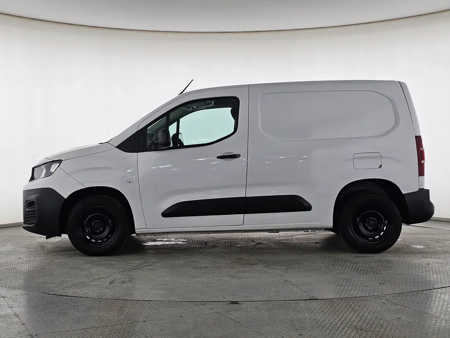 2023 Peugeot Partner Short van 