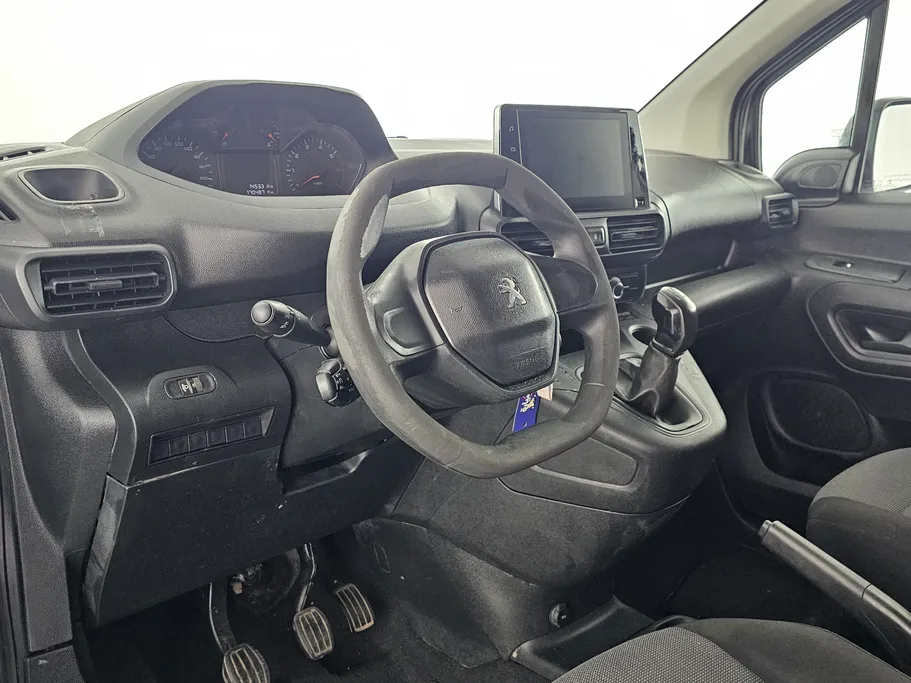 2023 Peugeot Partner Short van 