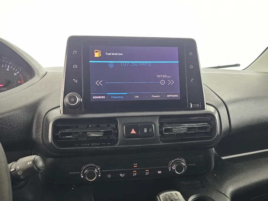 2023 Peugeot Partner Short van 