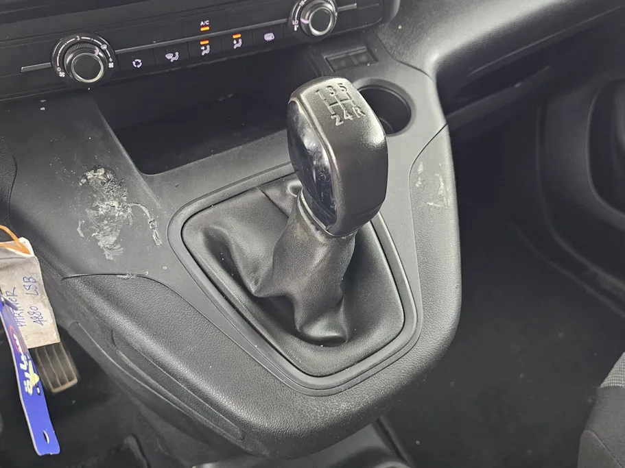 2023 Peugeot Partner Short van 