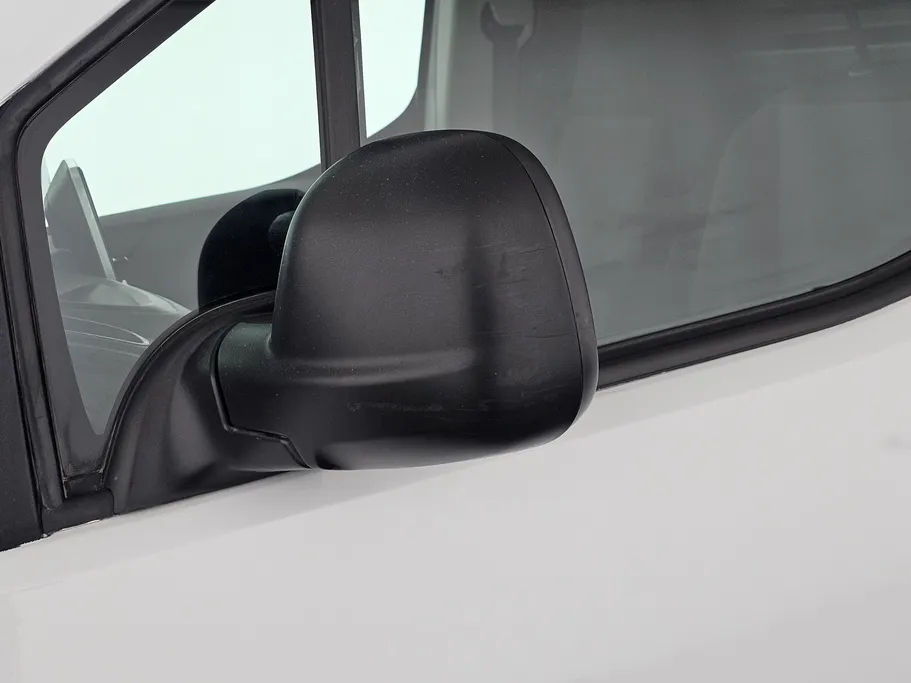 2023 Peugeot Partner Short van 
