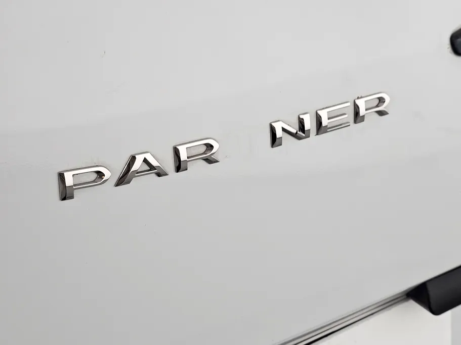 2023 Peugeot Partner Short van 