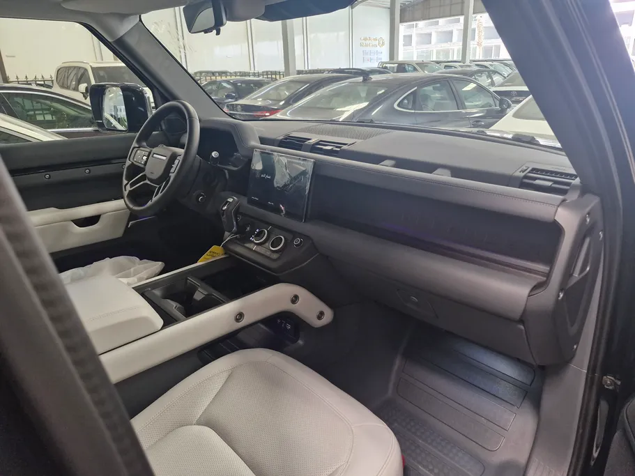 2025 Land Rover Defender X DYNAMIC 