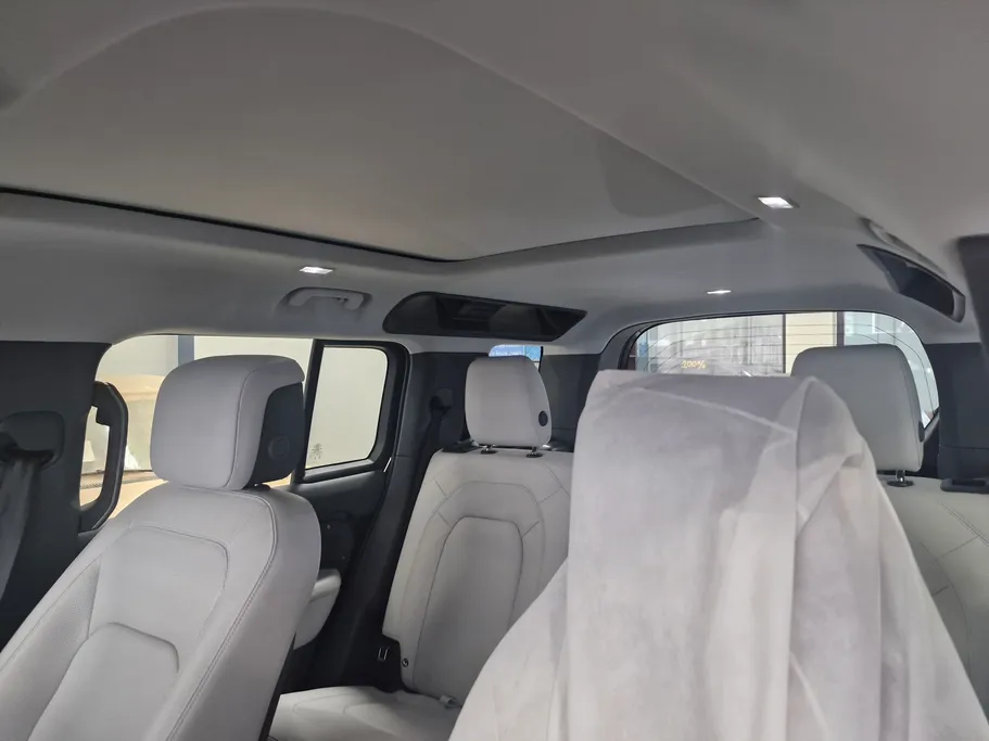 2025 Land Rover Defender X DYNAMIC 