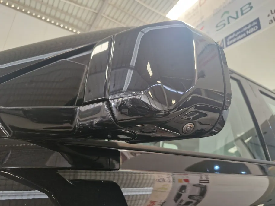 2025 Land Rover Defender X DYNAMIC 