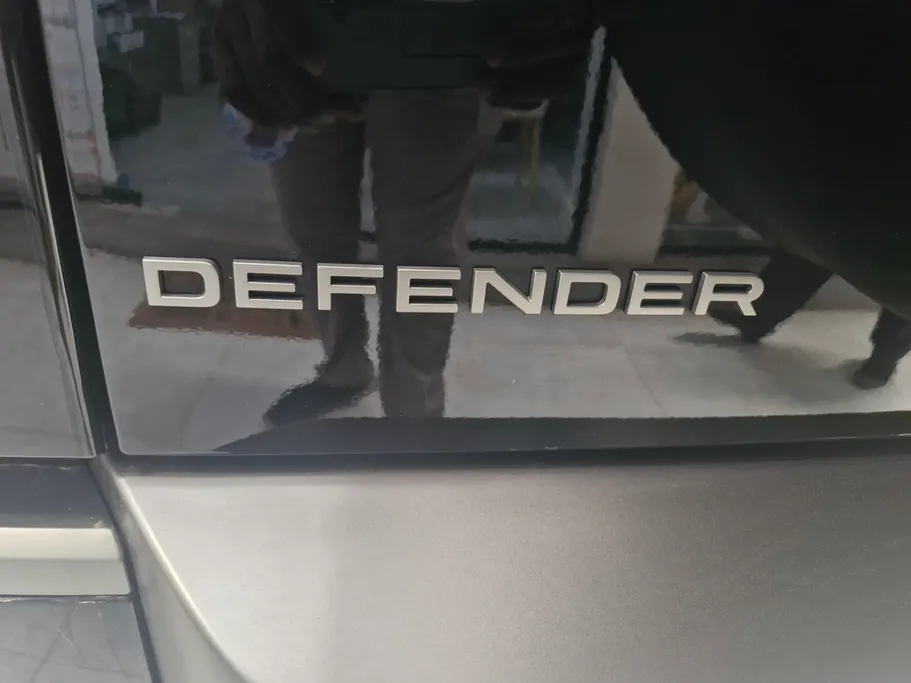 2025 Land Rover Defender X DYNAMIC 