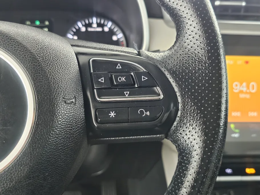 2022 MG ZS LUX 