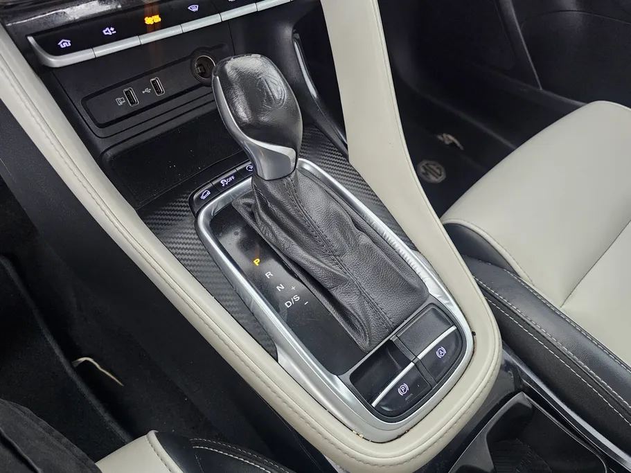 2022 MG ZS LUX 