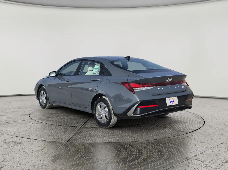 2024 Hyundai Elantra Smart 
