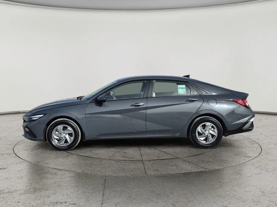2024 Hyundai Elantra Smart 