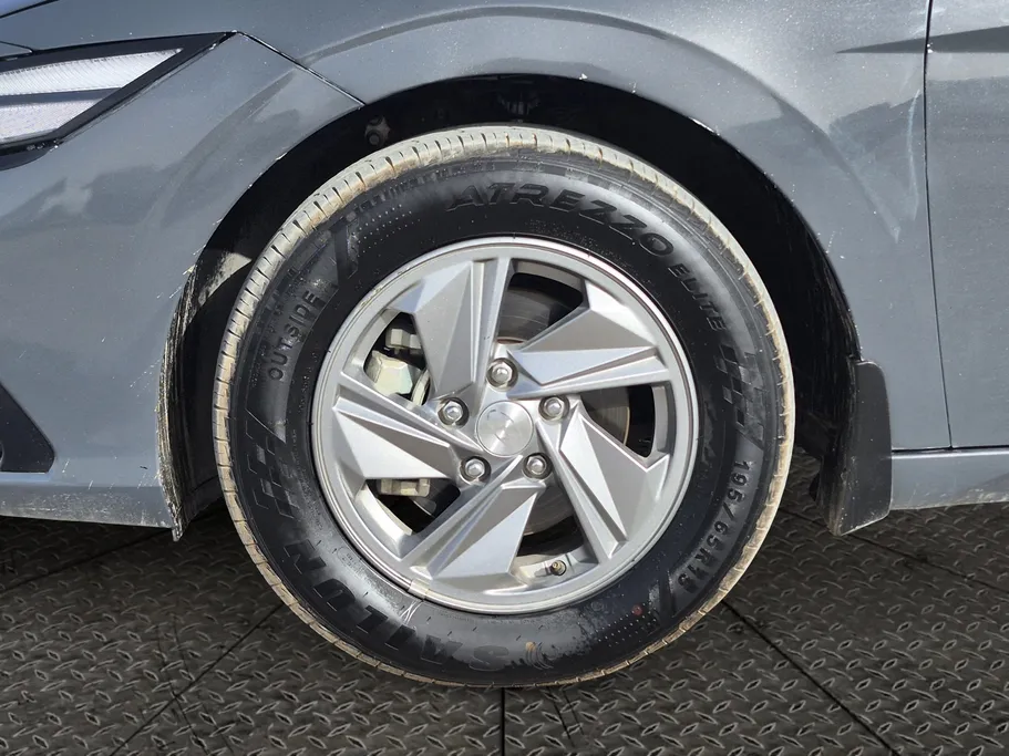2024 Hyundai Elantra Smart 