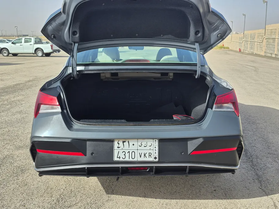 2024 Hyundai Elantra Smart 