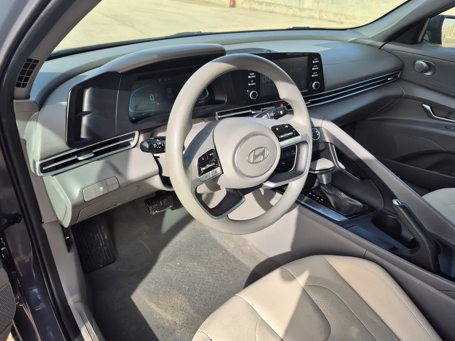 2024 Hyundai Elantra Smart 