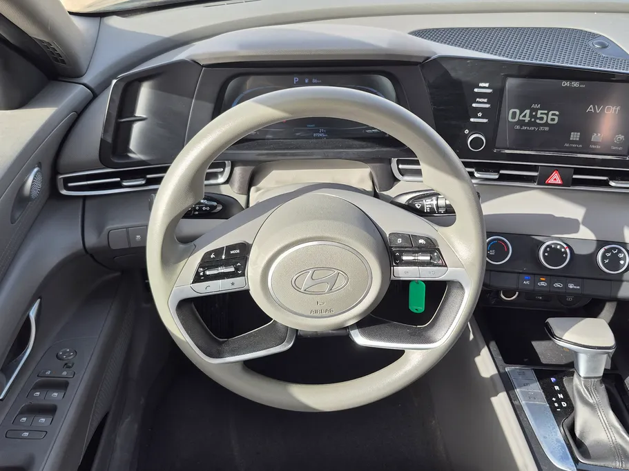 2024 Hyundai Elantra Smart 