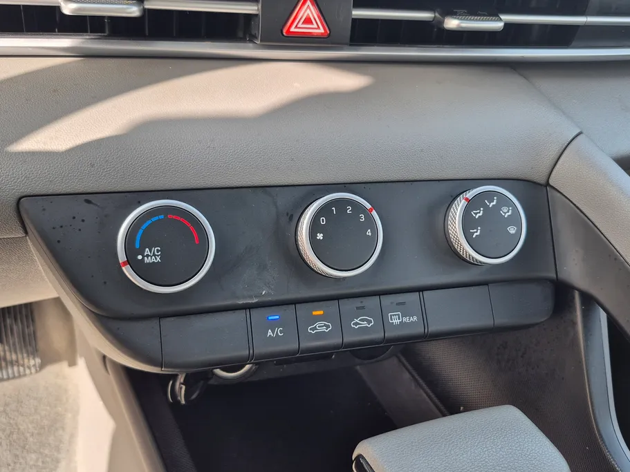2024 Hyundai Elantra Smart 