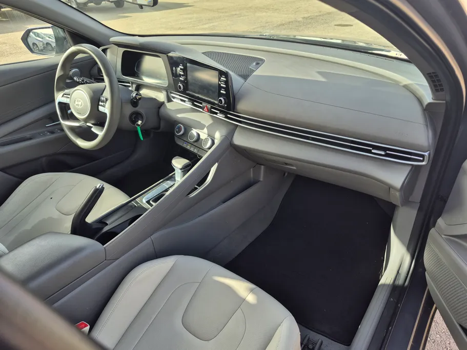 2024 Hyundai Elantra Smart 