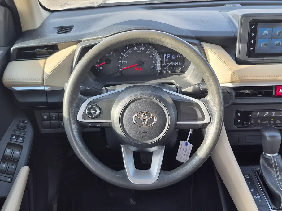 2023 Toyota Yaris  Y 