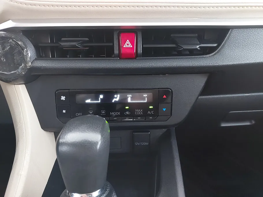 2023 Toyota Yaris  Y 