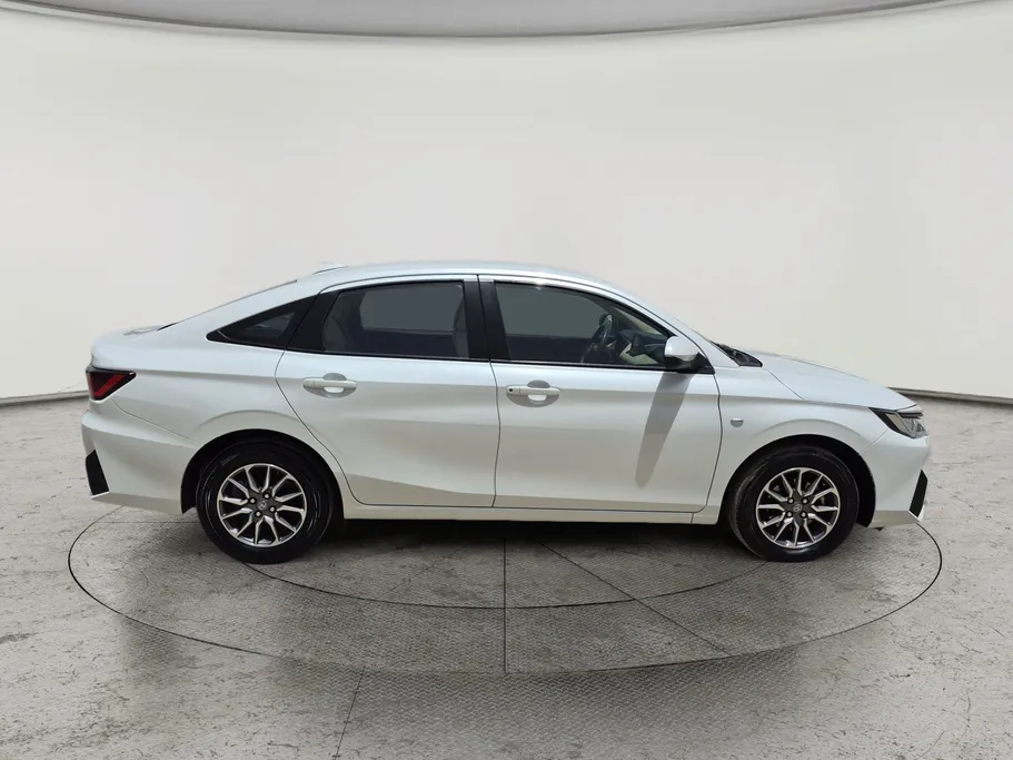 2024 Toyota Yaris  Y 