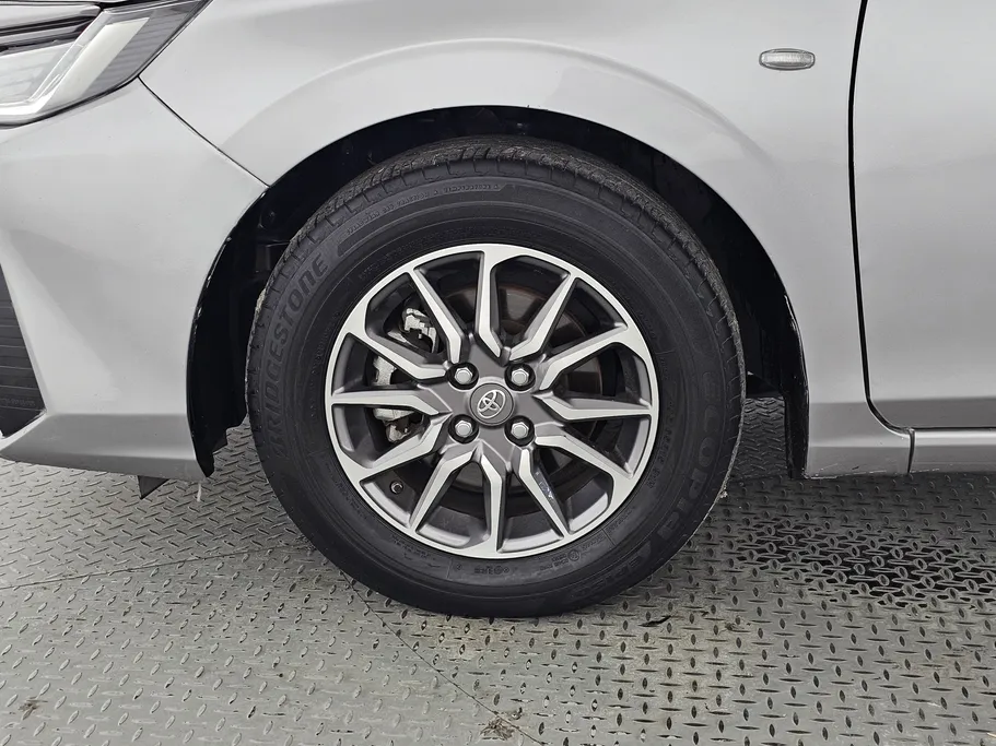 2023 Toyota Yaris  Y 