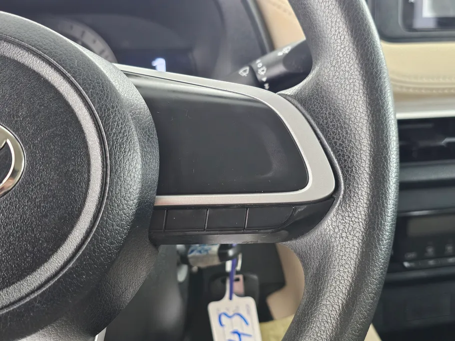 2023 Toyota Yaris  Y 