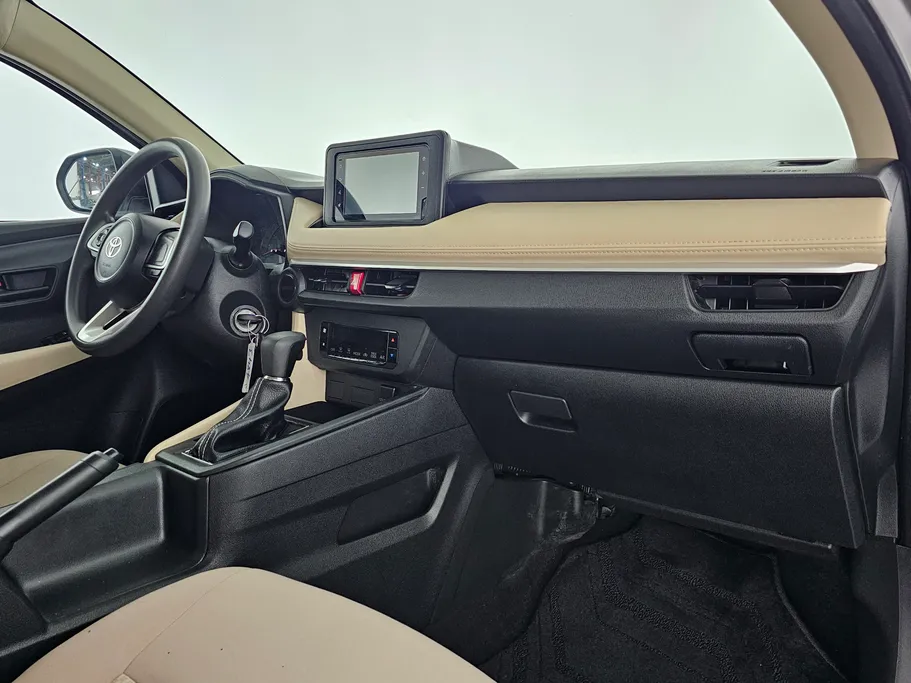 2023 Toyota Yaris  Y 