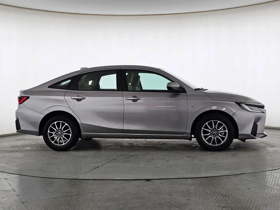 2023 Toyota Yaris  Y 