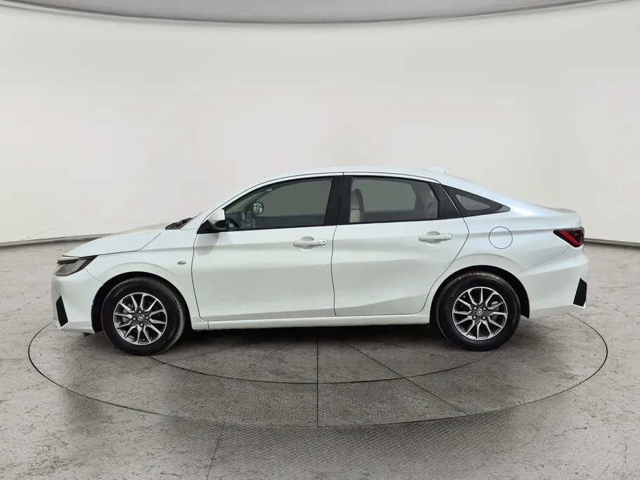 2024 Toyota Yaris  Y 