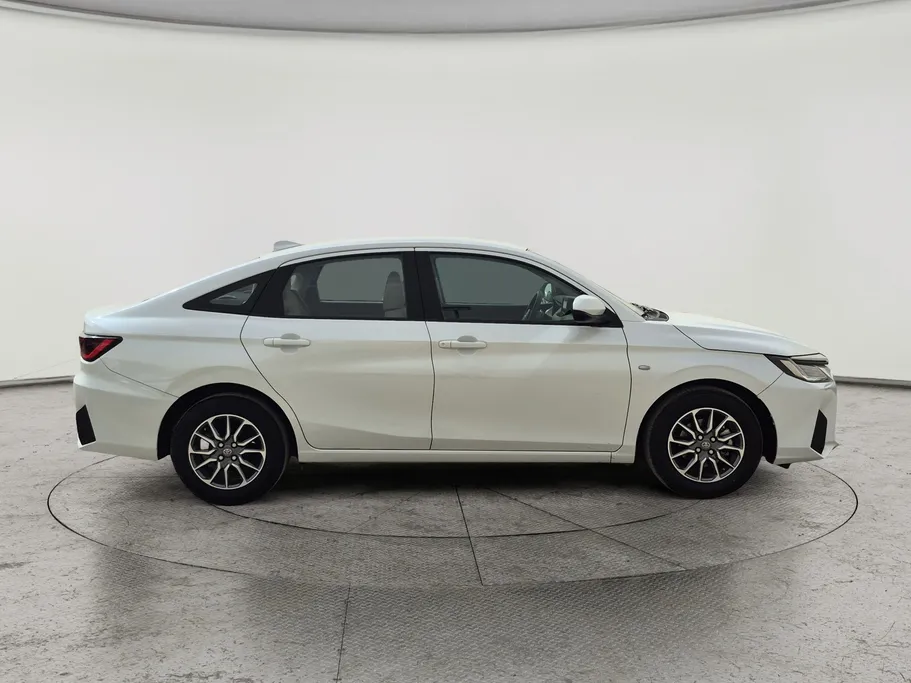2024 Toyota Yaris  Y 