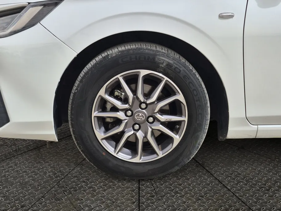 2024 Toyota Yaris  Y 