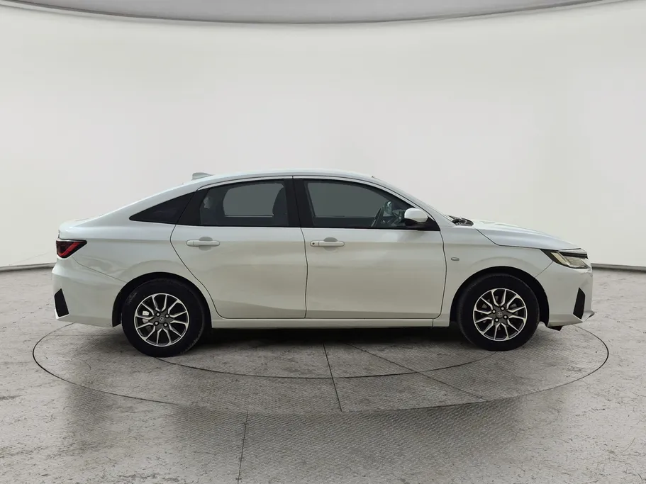 2024 Toyota Yaris  Y 