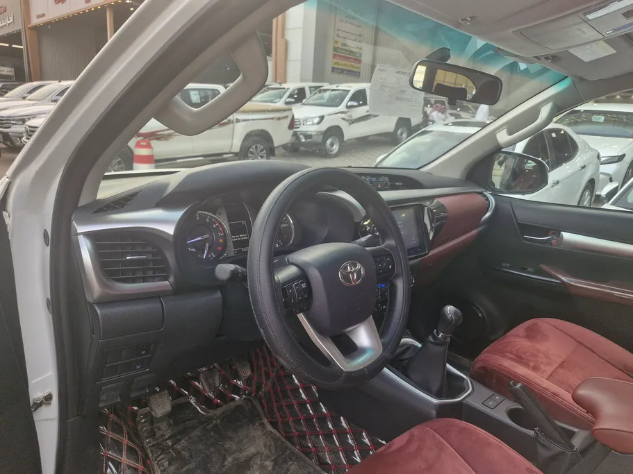 2025 Toyota Hilux SGLX 